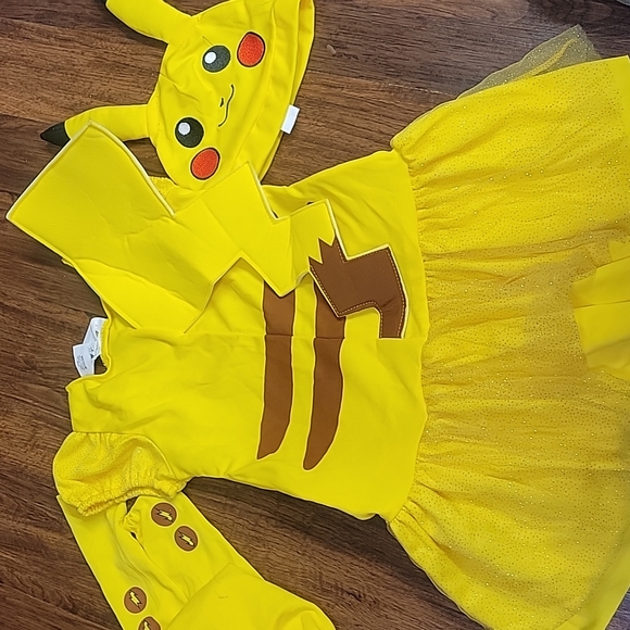 Pokemon girl size medium - Picture 3 of 4